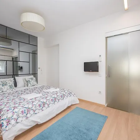 Thera Apartment *